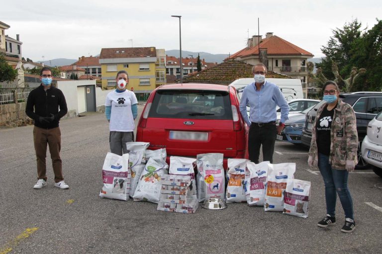 Nigrán adquire 800 € en alimentación especial para os cans e gatos enfermos de ‘Baisenpulgas’