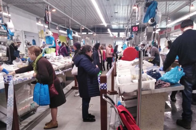 Os Mercados de abastos de Redondela reinvéntase para facer fronte ao COVID-19