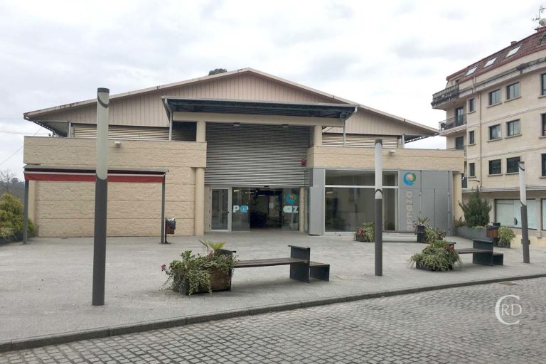 A praza de abastos de Salceda mantén a súa actividade na venta de alimentos frescos con total seguridade