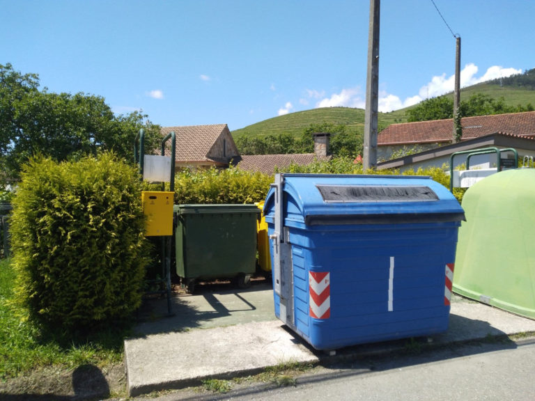Tomiño mellora o parque de colectores de lixo coa instalación de máis de 60 novas unidades