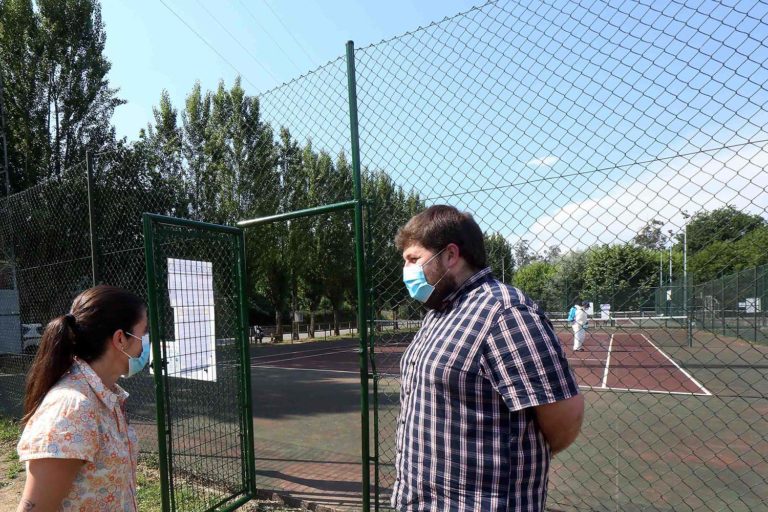 O Concello de Ponteareas abre as pistas de tenis muncipais desinfectándoas para cada uso