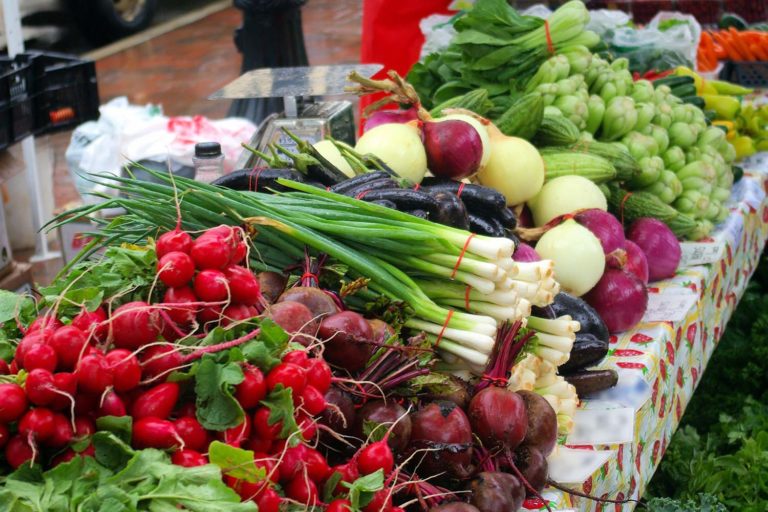 O mercadillo de Sabarís reinicia a súa actividade o luns 11, de xeito parcial e só con postos do sector agroalimentario