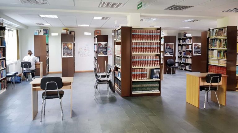 A biblioteca municipal terá novos horarios durante os meses de decembro e xaneiro
