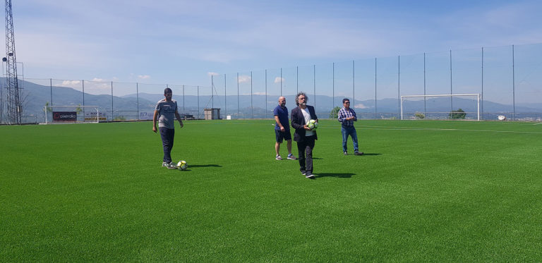 O novo céspede do campo ‘Pepe Capón’ das Neves terá o selo de certificación FIFA Quality Pro