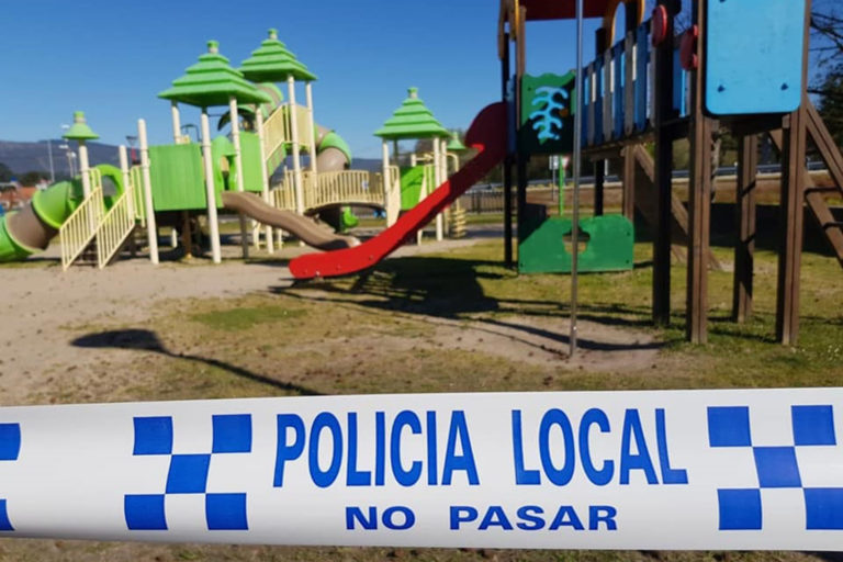 O Rosal manterá os parques infantís pechados