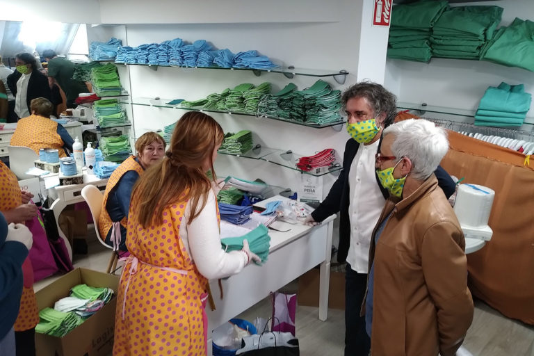 As Neves organiza un acto de recoñecemento ás 40 ‘costureiras’ que coseron máscaras e batas durante a pandemia da COVID-19