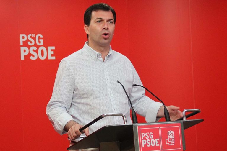 Gonzalo Caballero esixe á Xunta “consensuar” o inicio do curso e non “centrifugar as súas competencias cara aos directores dos centros”