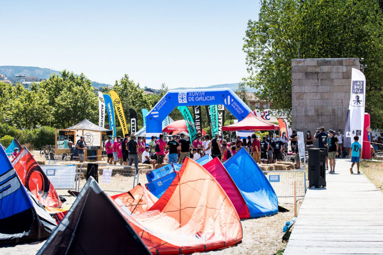 Os ‘riders’ internacionais, protagonistas da primeira xornada do ‘KiteFest Cesantes’