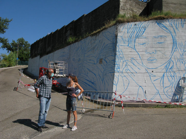 O Concello de Nigrán contrata á artista Lula Goce para pintar o maior mural da comarca