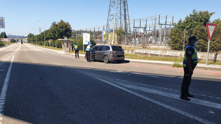 A Policía Local do Porriño pon 100 denuncias, nun operativo de catro horas, por non facer uso da máscara protectora