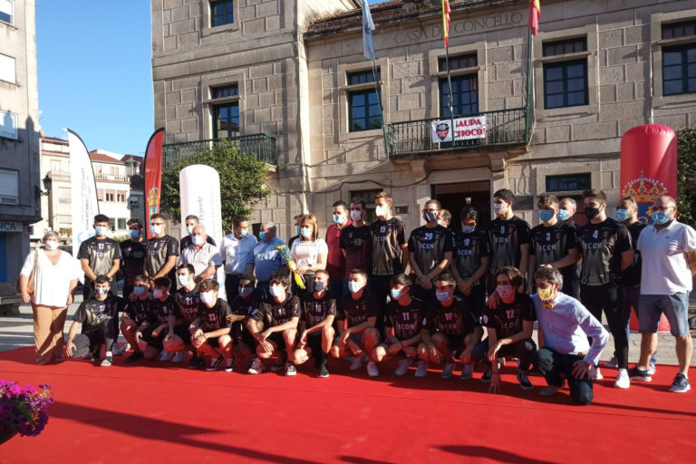 Redondela homenaxea ao equipo xuvenil do Club Deportivo Choco tralo seu ascenso á División de Honra