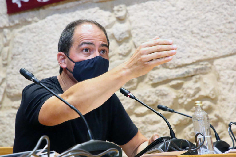 Roberto Mera cualifica de “falta de ética e indecencia” a “manipulación” do PP sobre o seu salario como concelleiro