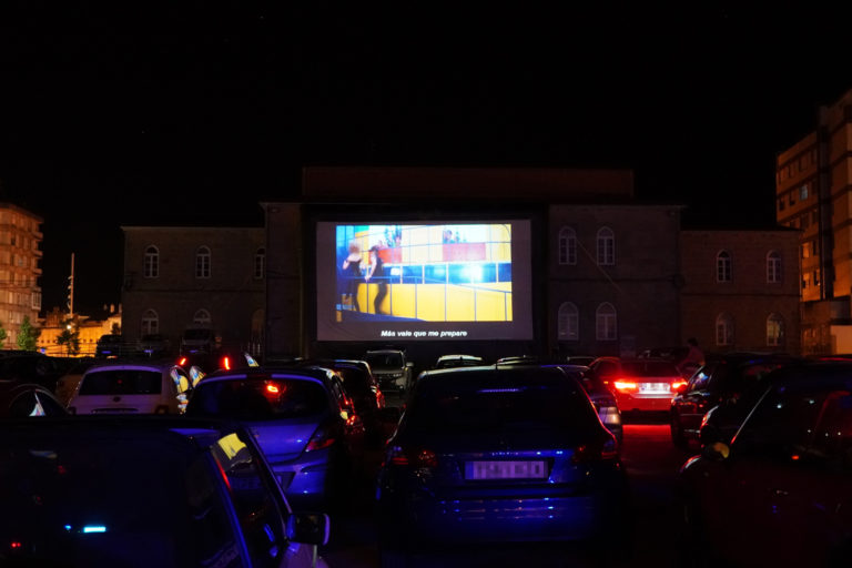 En menos de 10 minutos esgotáronse as entradas para o autocine de Tui deste venres