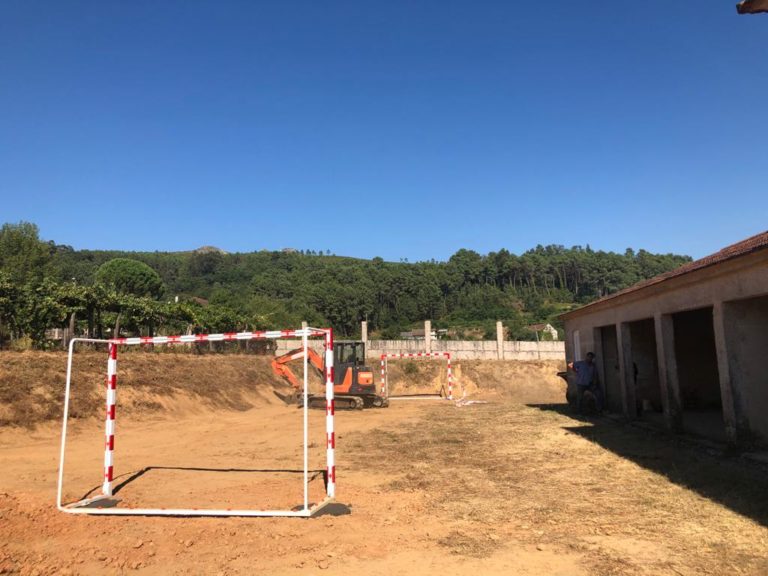 As Neves acomete a mellora de dúas áreas de lecer nas antigas escolas unitarias de San Cibrán e Vide