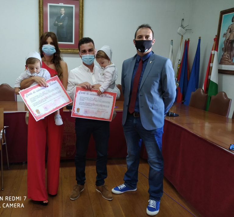 O Concello de Baiona entrega as dúas primeiras Cartas de Cidadanía
