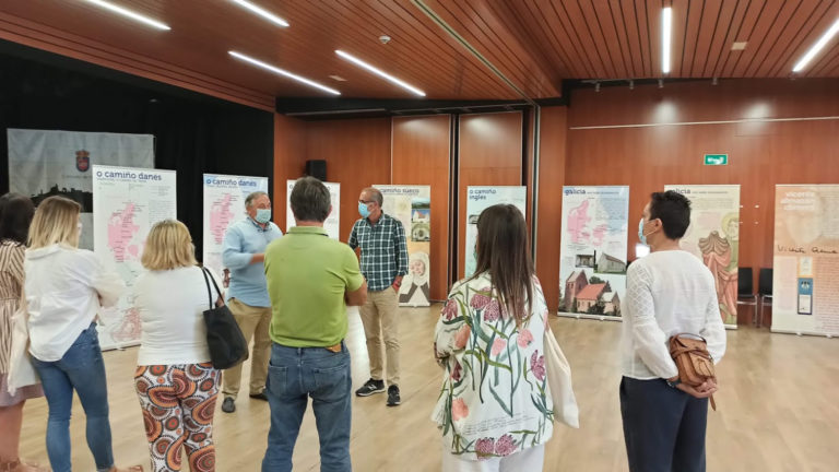 Nigrán inaugura unha exposición que analiza as pegadas das culturas galega e escandinava en ambos os territorios