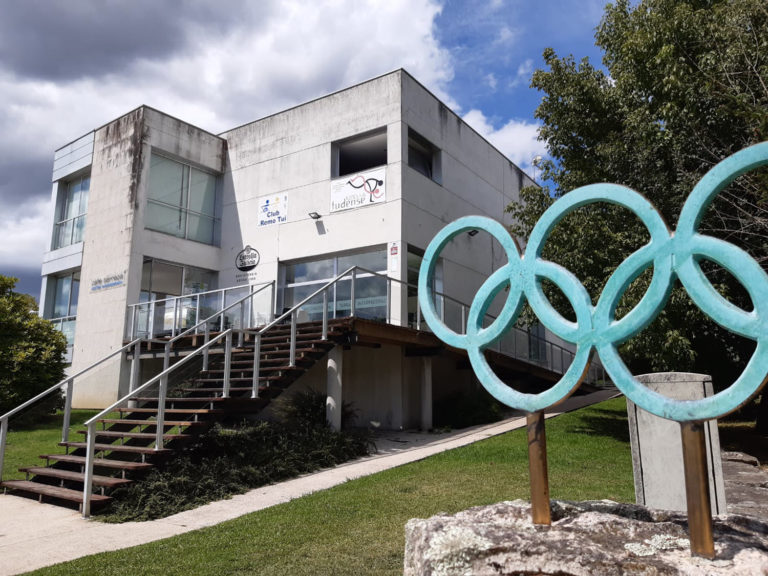 Tui pecha as instalacións deportivas municipais ante a situación epidemiolóxica