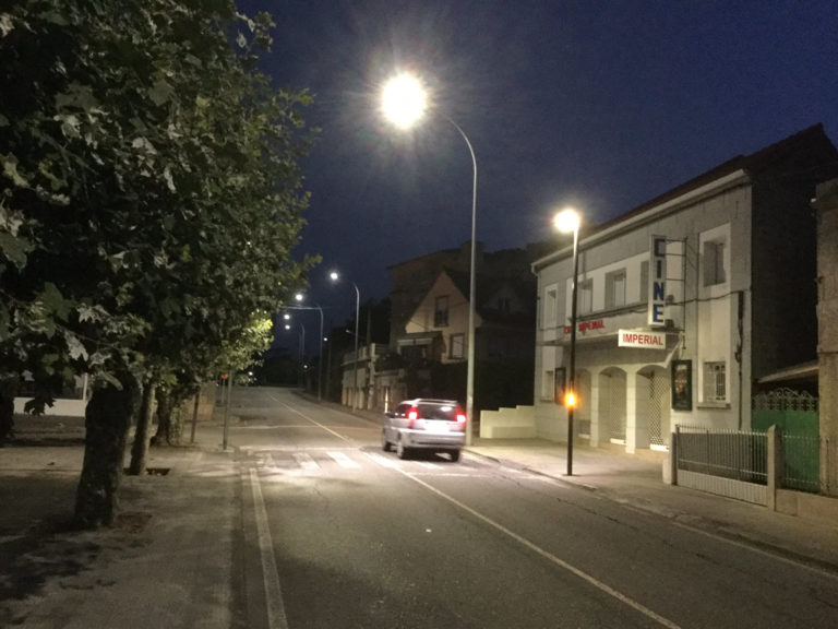 Nigrán instala iluminación específica en 9 pasos de peóns como mellora da seguridade viaria