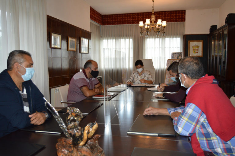 A Asociación de Veciños de Torroso asinou hoxe a cesión de terreos que permitirá a humanización da contorna parroquial de San Mamede