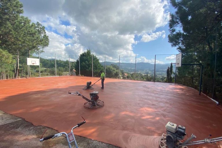 Nigrán acondiciona a pista deportiva do CEE Juan María coa colaboración dunha empresa local