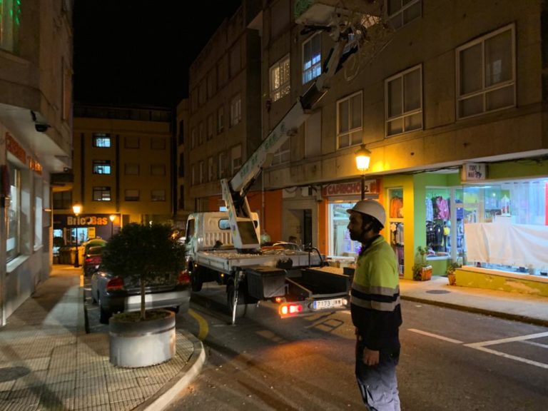 O PP da Cañiza denuncia que o goberno local contratou as luces de Nadal de 2019 a unha empresa que acometeu a obra de forma supostamente ilegal