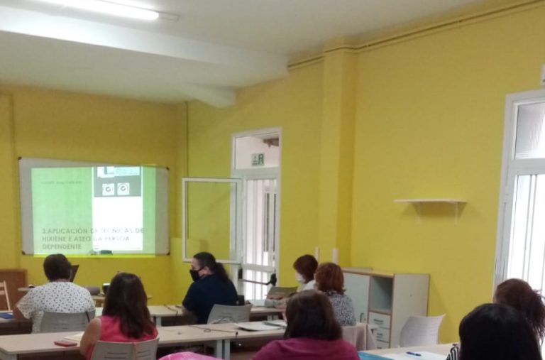 Retómanse as clases presenciais do curso impartido pola empresa adxudicataria do servicio de Axuda ao Fogar