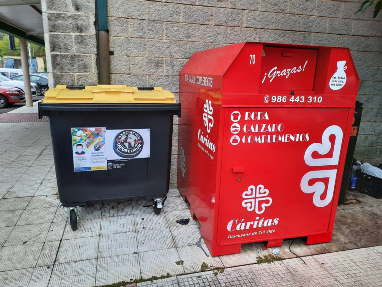 Colocados en Tui dous contedores para a recollida solidaria de tapóns na praza de Abastos e no Punto Limpo