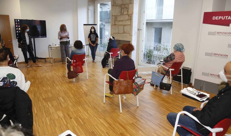 Carmela Silva subliña “a capacidade de superación” das persoas inmigrantes que participaron nos cursos de español da Deputación