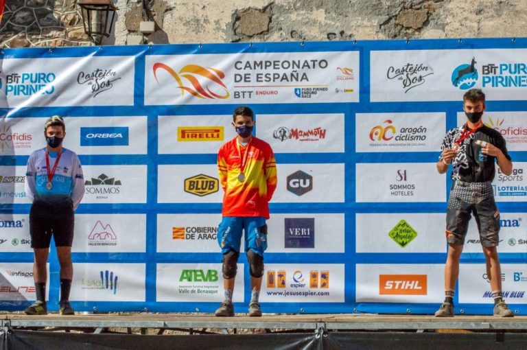 A Escola de Ciclismo A.D. Avanza do Porriño, de celebración polo Campionato de España Junior de David Fernández Pérez