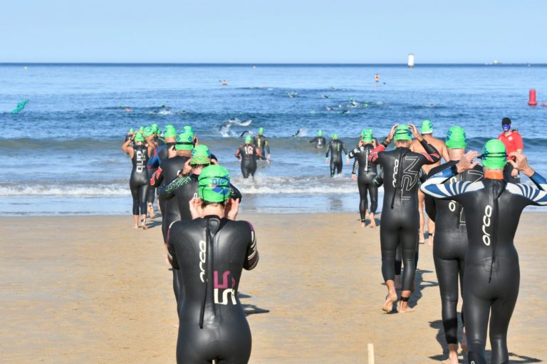 Preto de 400 nadadores participaron onte domingo na competición celebrada en  Praia América