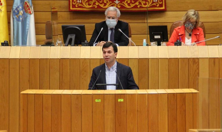 Gonzalo Caballero pide a “unanimidade” do Parlamento para investigar a xestión da COVID nas residencias