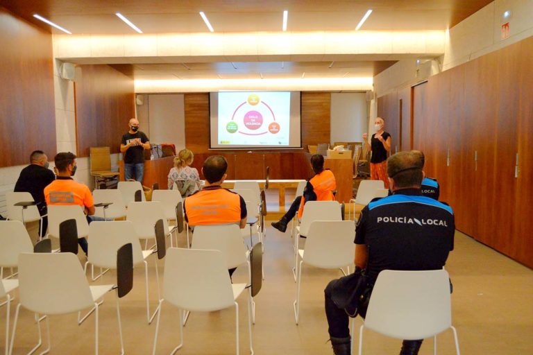 A Policía Local e Protección Civil de Tomiño reciben formación especializada en violencia de xénero