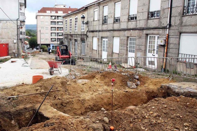 Reiniciadas as obras de reurbanización do primeiro treito da rúa San Roque en Ponteareas