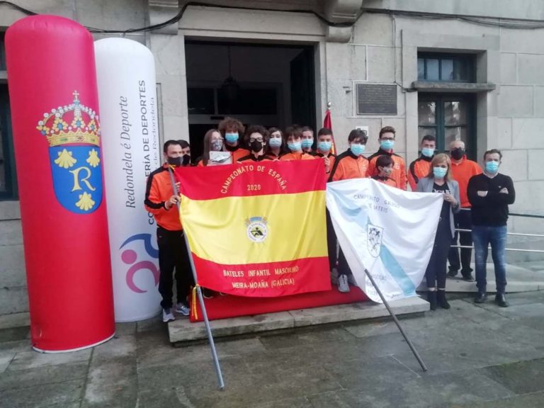 O Concello de Redondela homenaxea aos remeiros de categoría infantil do Club de Remo Chapela, campións de España 2020