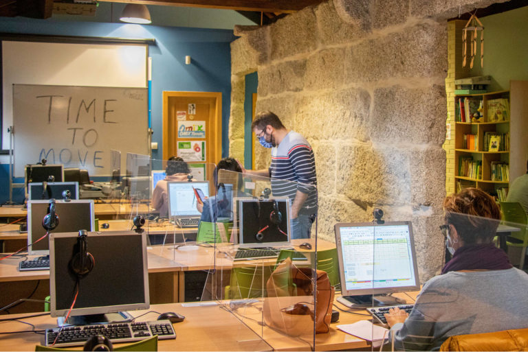 Tomiño formará en informática ás familias para mellorar o apoio educativo dos máis cativos