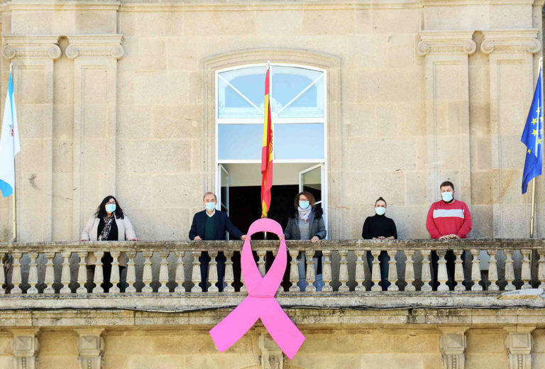 Ponteareas vístese de cor rosa con motivo do día mundial contra o cancro de mama