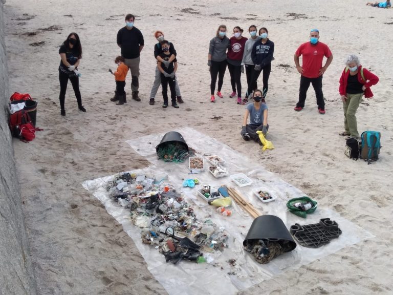 Máis de 600 persoas participaron na IX Limpeza simultánea de praias