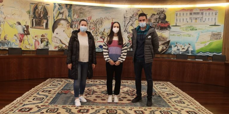 Lucía Rodríguez, xove promesa do bádminton, é recibida no Concello de Salvaterra de Miño
