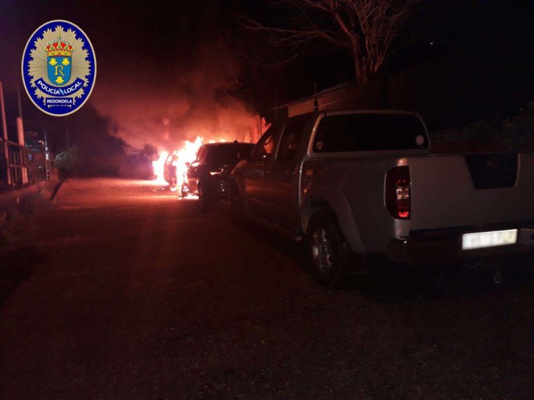 A Policía Local de Redondela investiga o incendio de tres vehículos na mañanciña de hoxe nas inmediacións do apeadeiro da Picota