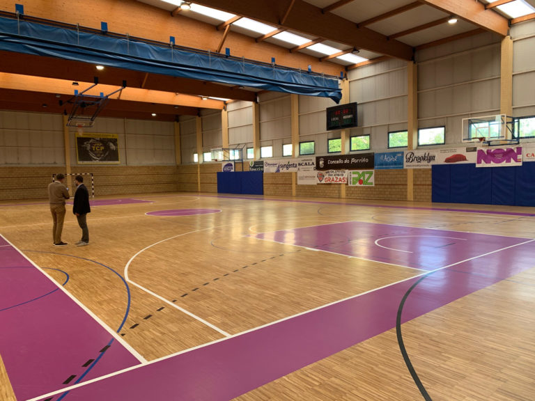 A pista 2 do Polideportivo Municipal do Porriño estrea nova imaxe