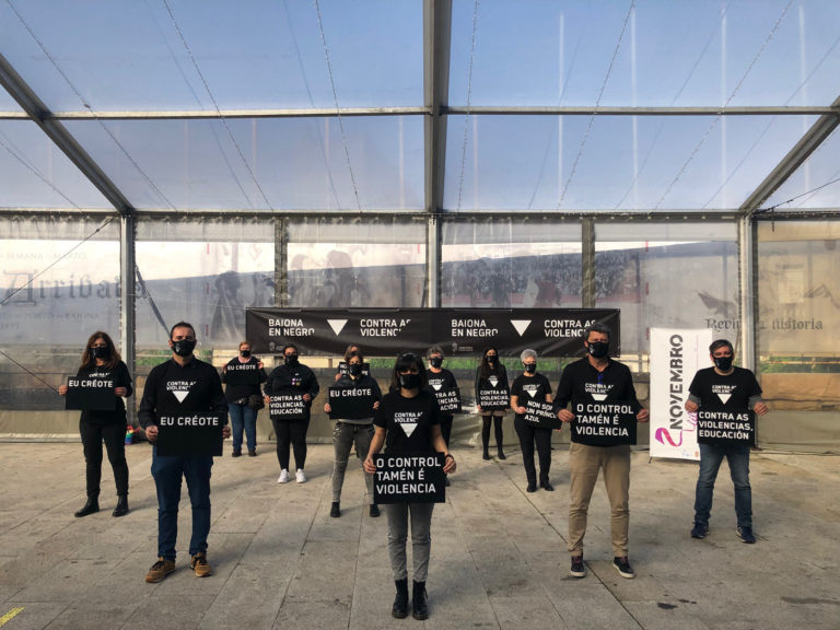 Baiona pon en marcha a campaña ‘En negro contra as violencias’