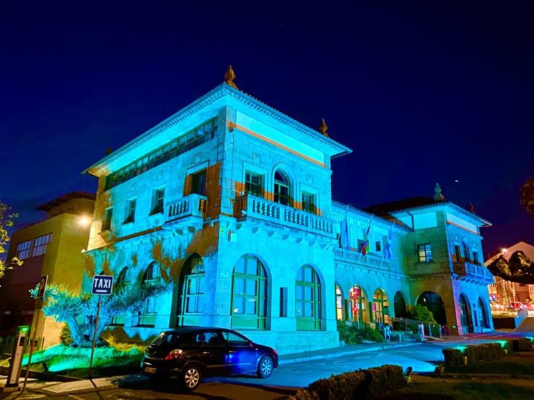 A Casa do Concello de Nigrán ilumínase de azul polo Día Mundial da Dislexia