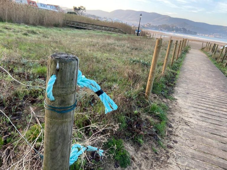O Concello de Nigrán investiga o roubo das cordas empregadas para o novo peche perimetral das dunas de Praia América-Panxón
