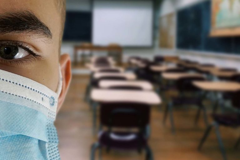 A Xunta garantirá o subministro de máscaras de protección para o alumnado que máis o precise durante todo o curso