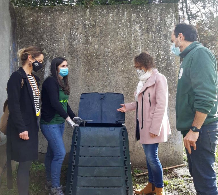 As concellerías de Medio Ambiente e Ensino de Ponteareas organizaron actividades escolares sobre compostaxe