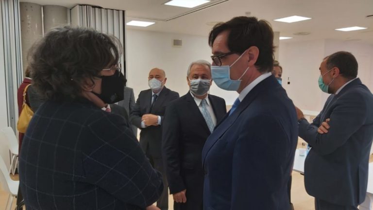 A alcaldesa do Porriño recibiu hoxe ao ministro de Sanidade que visitou “Biofabri”