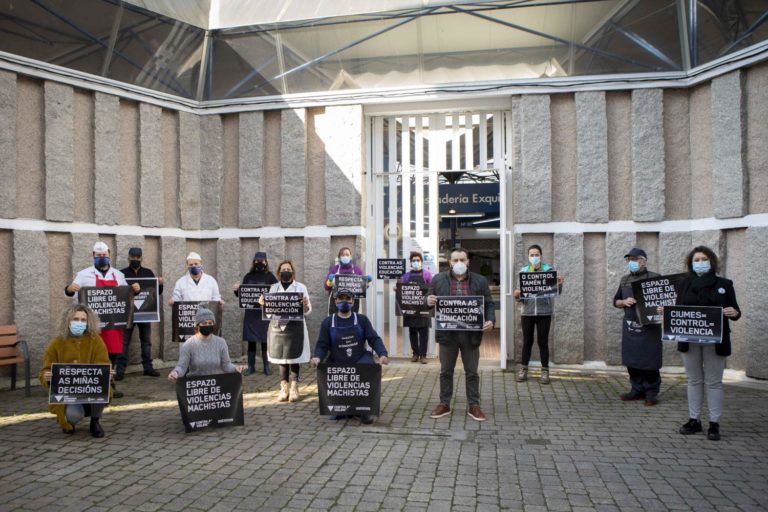 Comercio, clubes deportivos e colexios tínguense de negro en Gondomar