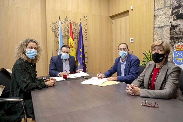 O concello subscribe o contrato do Servizo de Axuda ao Fogar cun orzamento de 2,7 millóns de euros
