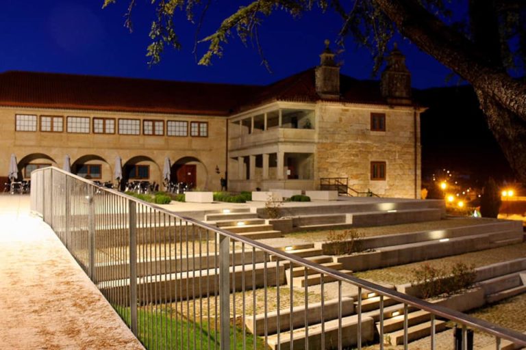 O albergue e o entorno do Pazo de Mos reciben a “Q de Calidade”