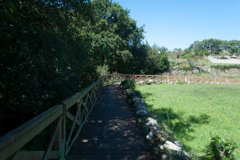Baiona inicia os traballos de ampliación da senda fluvial do río Fraga